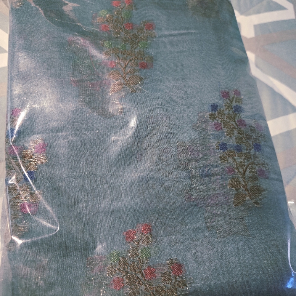 Beautiful Slate Grey Pure Organza Silk Sari with Matching Brocade Blouse Piece - Picture 13 of 13